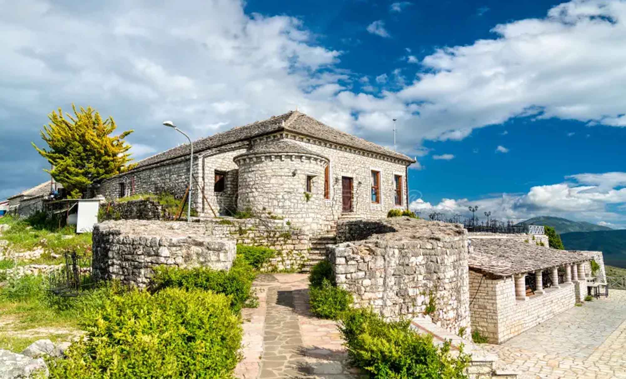Blue Eye & Lëkurësi Castle